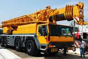 Yellow slewing crane with worker
